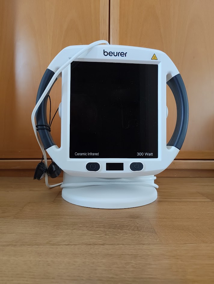 Beurer IL 50 Infrarot-Wärmestrahler, Medizinprodukt mit wohltuender Wärme. Infrarotlampe mit 300 Watt. Produktfoto privat. 
